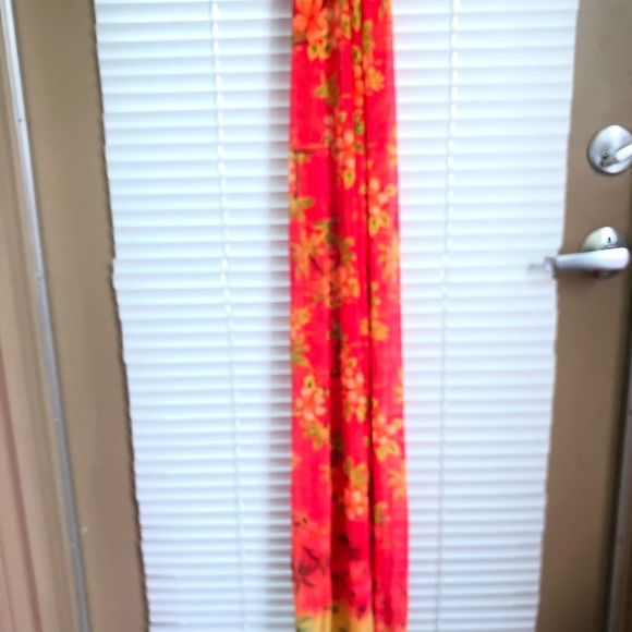 Sexy summer dress 🌸 - Picture 3 of 3